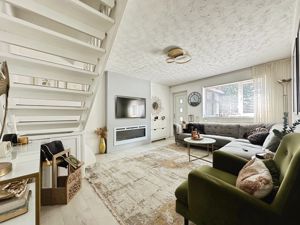 Lounge- click for photo gallery